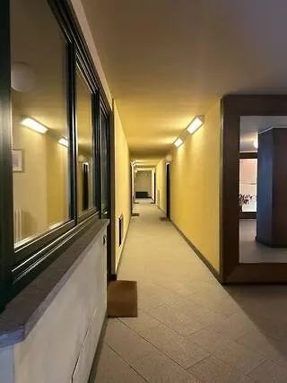 Torre Orologio Direttamente Sulle Piste セストリエーレ