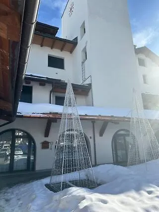 Torre Orologio Direttamente Sulle Piste * ססטריארה